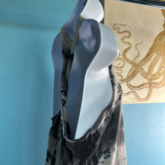 Victoria’s Secret tank top in small - Picture 2 of 3